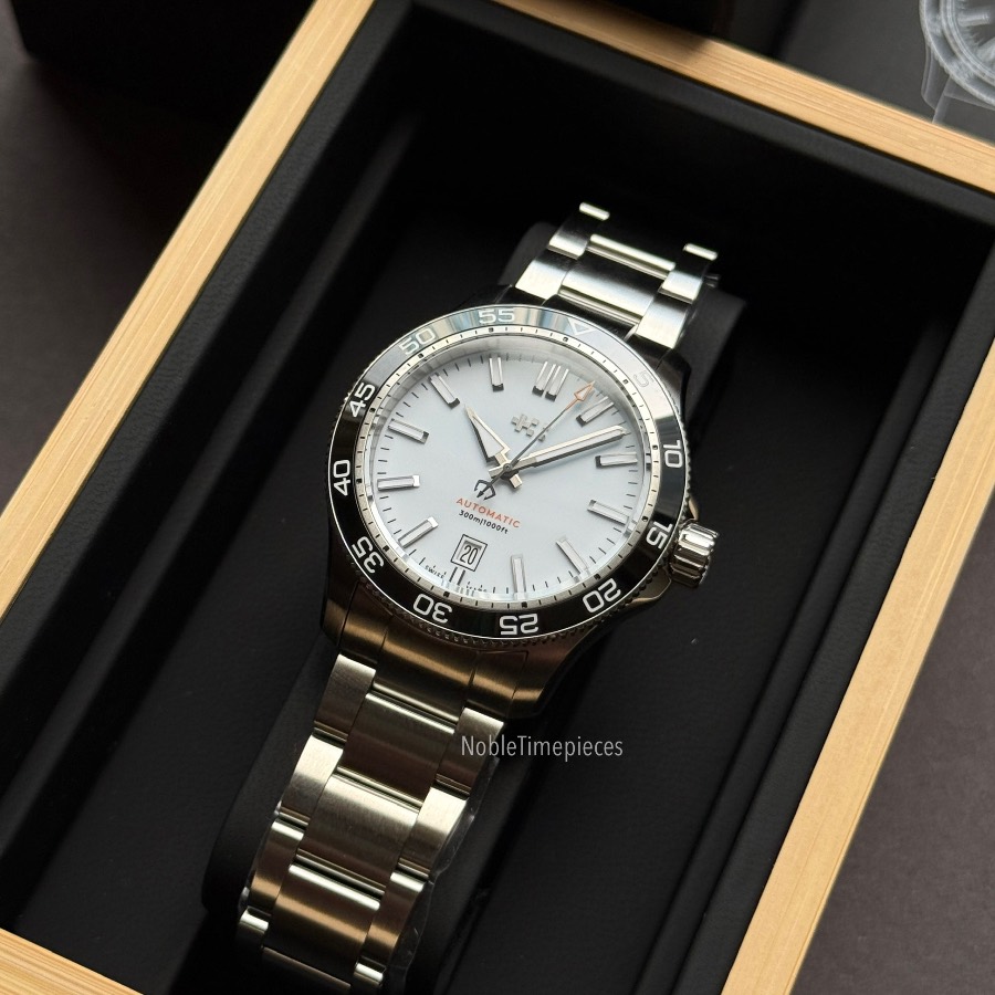 Christopher Ward Christopher Ward C60 Trident Pro 300 - 40mm White Dial - C60-40ADA31S0KW1-B0