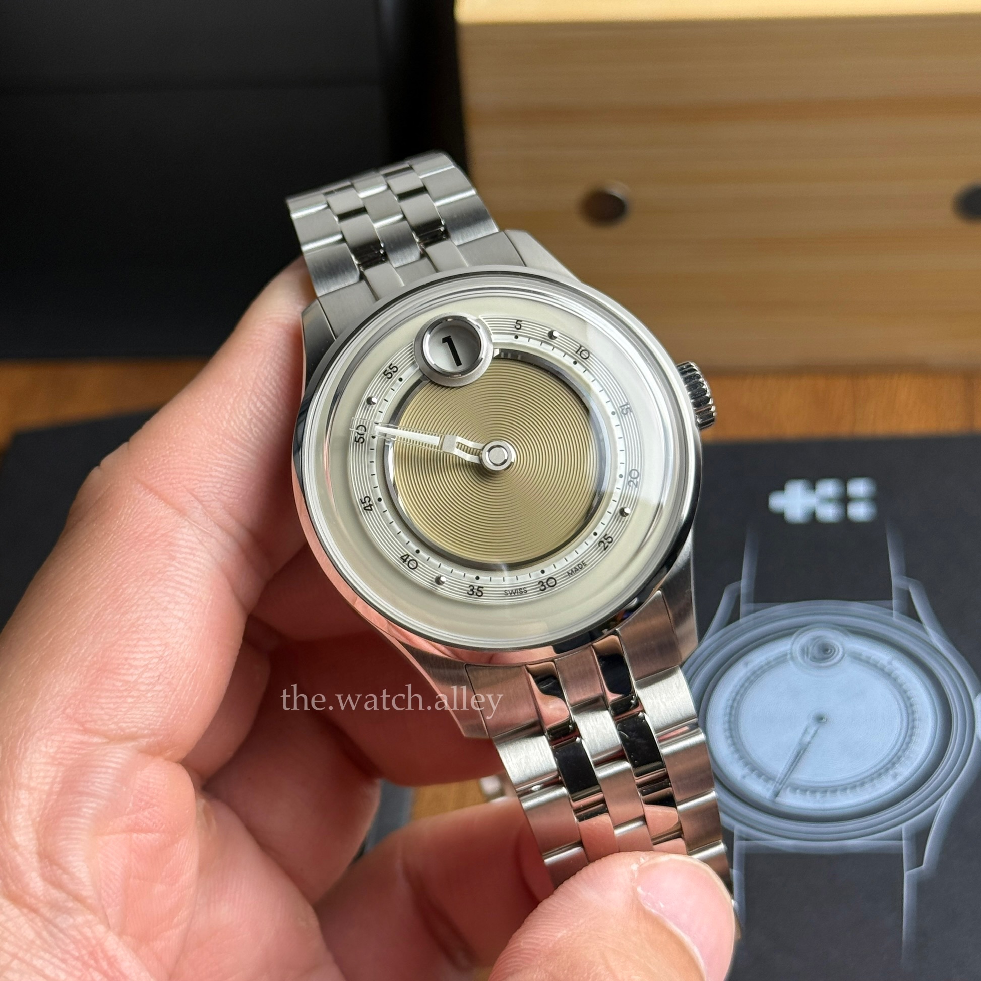 Christopher Ward Christopher Ward C1 Jump Hour Mk V “Dawn” C01-39AJH4-S00E0-B1 - Consort Bracelet - Jump Hour Automatic Watch