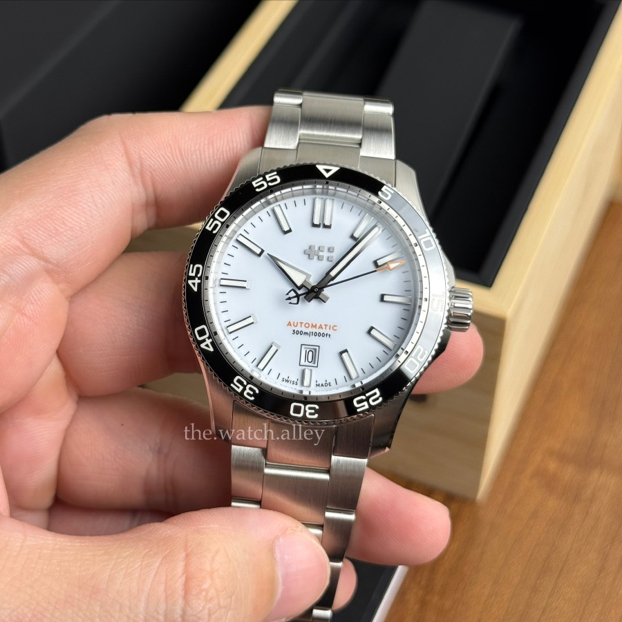 Christopher Ward Christopher Ward C60 Trident Pro 300 - 42mm White / Black C60-42ADA31S0KW1-B0 - Bader Bracelet - Automatic Diver