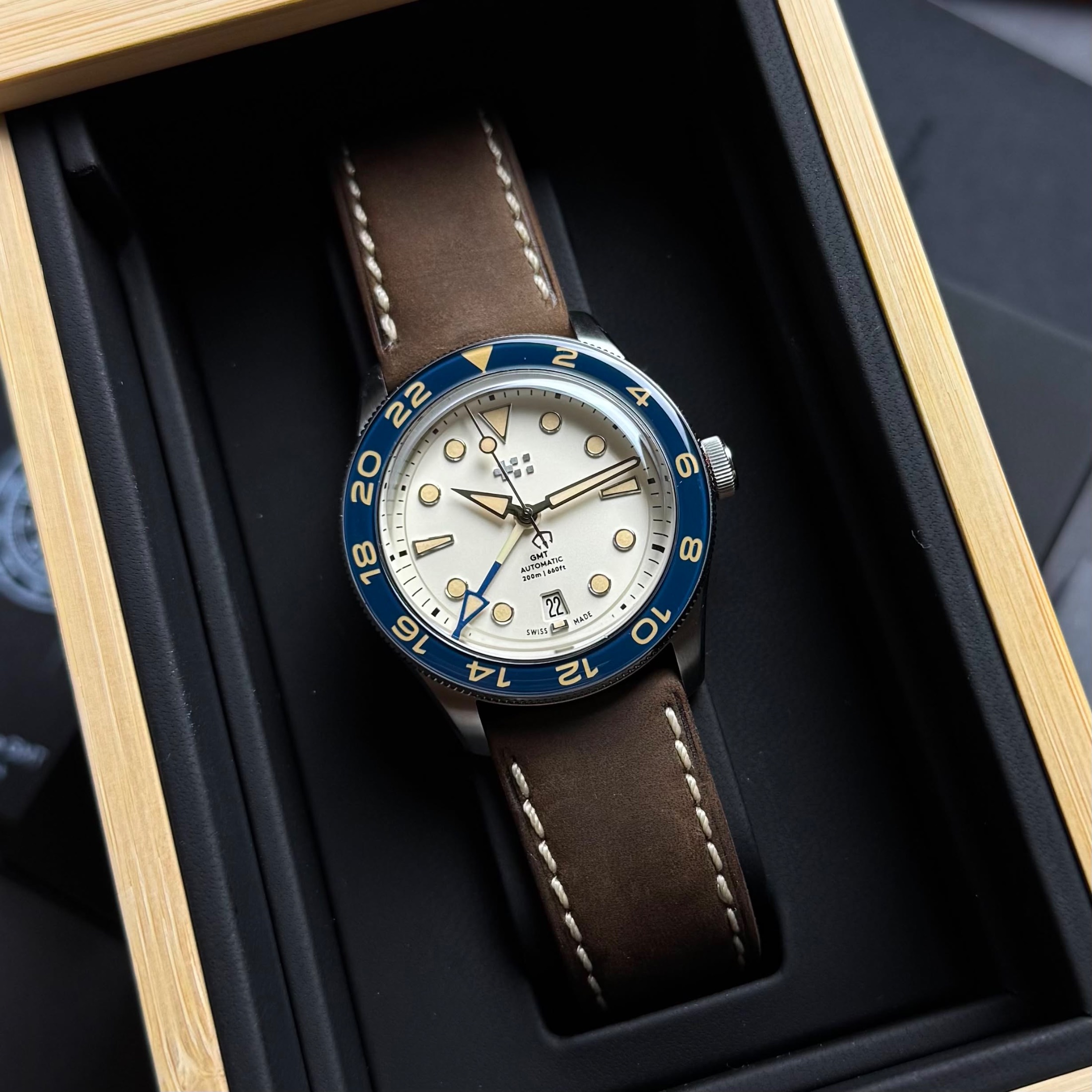 Christopher Ward Christopher Ward C65 Aquitaine GMT White Sand / Blue - Automatic Dive Watch Ref. N65-41AGM2-S0BE1-RB