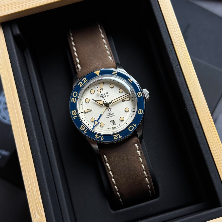 Christopher Ward Christopher Ward C65 Aquitaine GMT White Sand / Blue - Automatic Dive Watch Ref. N65-41AGM2-S0BE1-RB