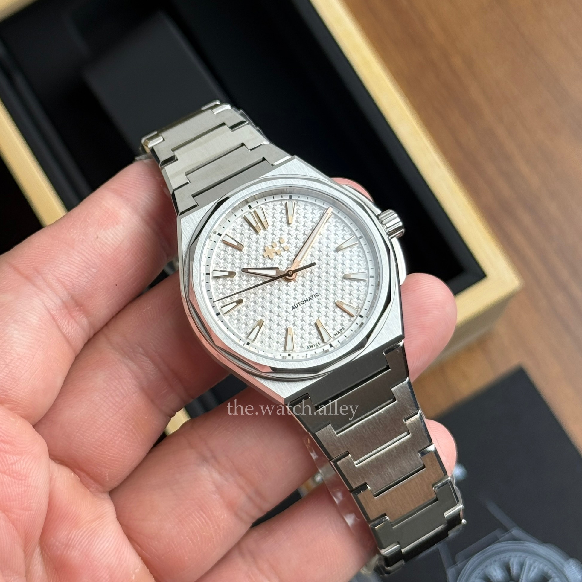Christopher Ward Christopher Ward The Twelve 36mm - Alta White C12-36A3H1-S00W0-B0 - Integrated Steel Bracelet