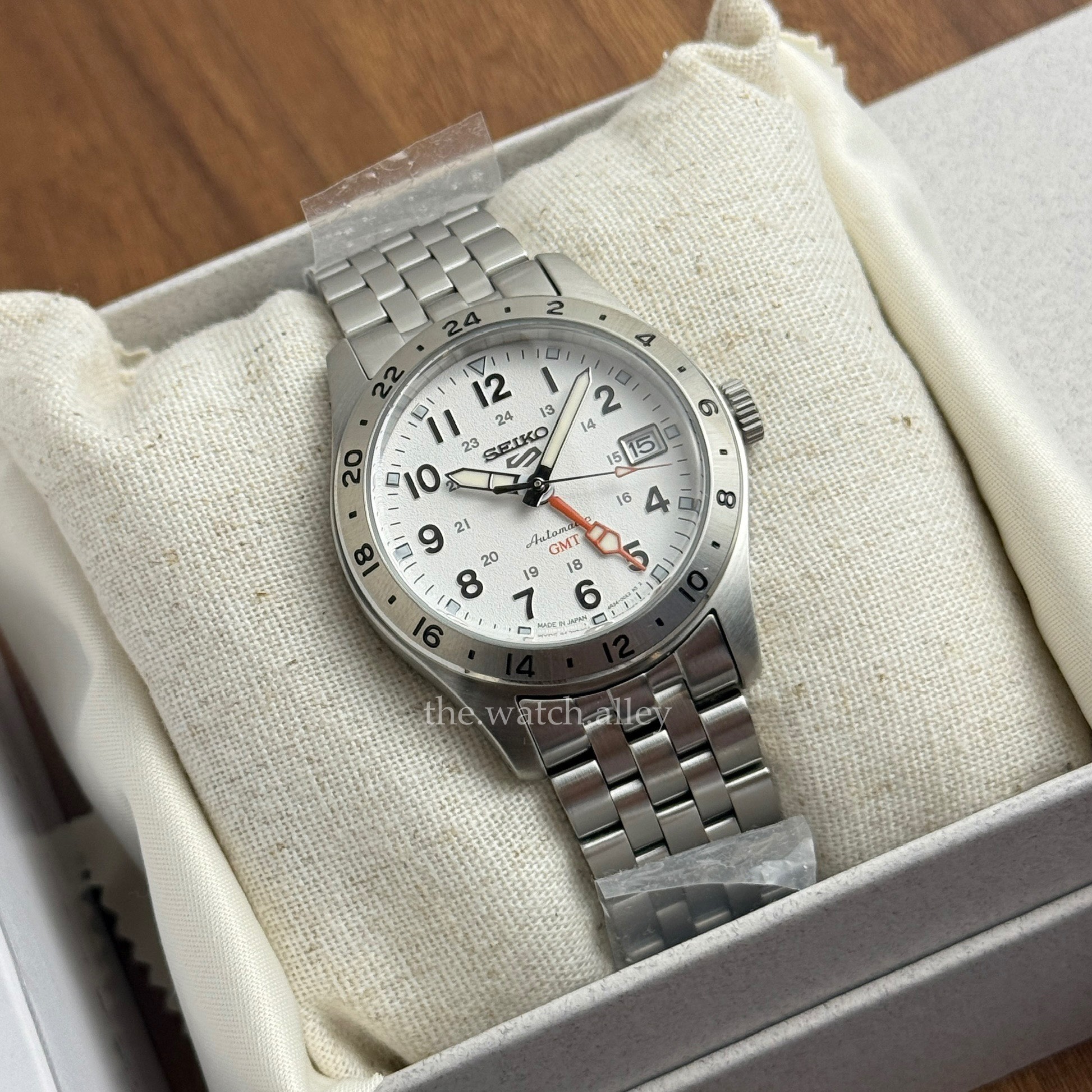 Seiko JDM Seiko 5 Sports - Field GMT SBSC009 White / Polar - “Explorer”