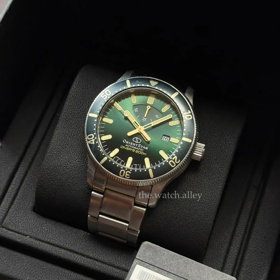 Orient Star Orient Star Diver - “Shinrin Green” Power Reserve RE-AU0307E00B / RK-AU0307E - Automatic