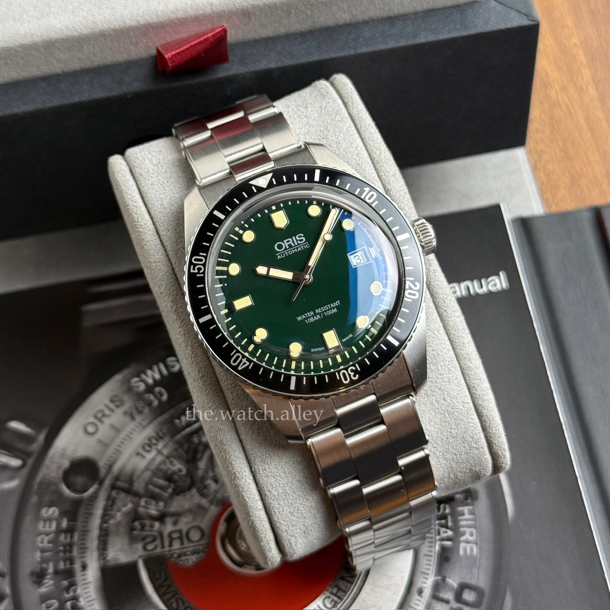 Oris Oris Divers Sixty-Five 42mm - Green Dial - Automatic Ref. 01 733 7720 4057-07 8 21 18 - Stainless Steel Bracelet