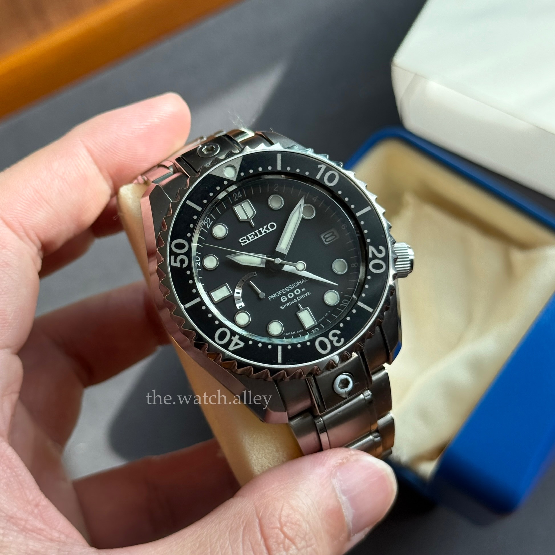 Seiko RARE JDM Seiko Prospex Marinemaster Professional 600M Spring Drive GMT SBDB001 / 5R66-0AD0 - Discontinued Titanium Saturation Diver