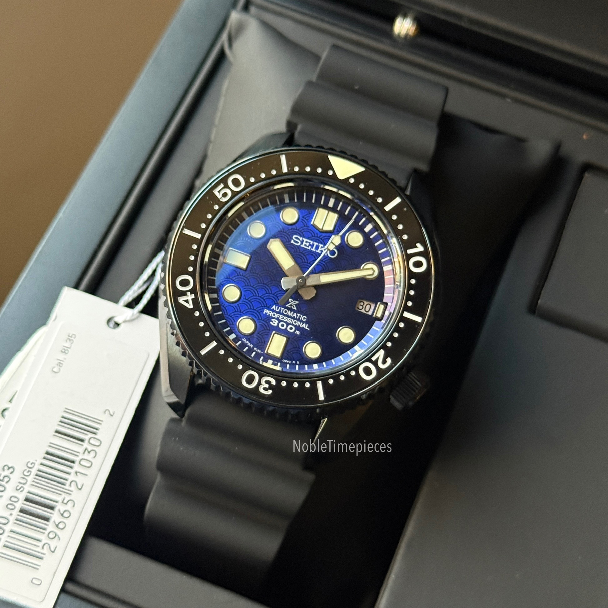Seiko RARE Seiko Prospex Marinemaster 300 “Seigaiha” - SLA053 / SLA053JC US Exclusive MM300 - Limited Edition of 500 Pieces - Blue Ocean Waves Dial