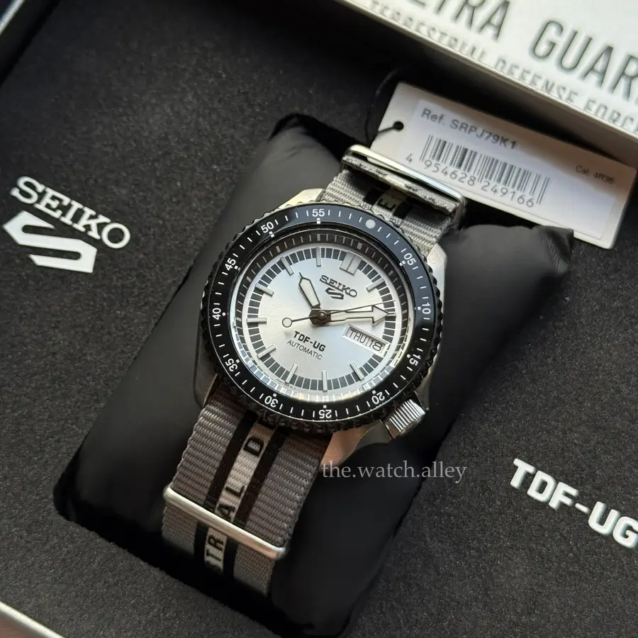 Seiko Seiko 5 Sports - “Ultraman” Ultraseven SRPJ79 / SRPJ79K1 - Limited Edition 3,400pcs 55th Anniversary - Gray & Black