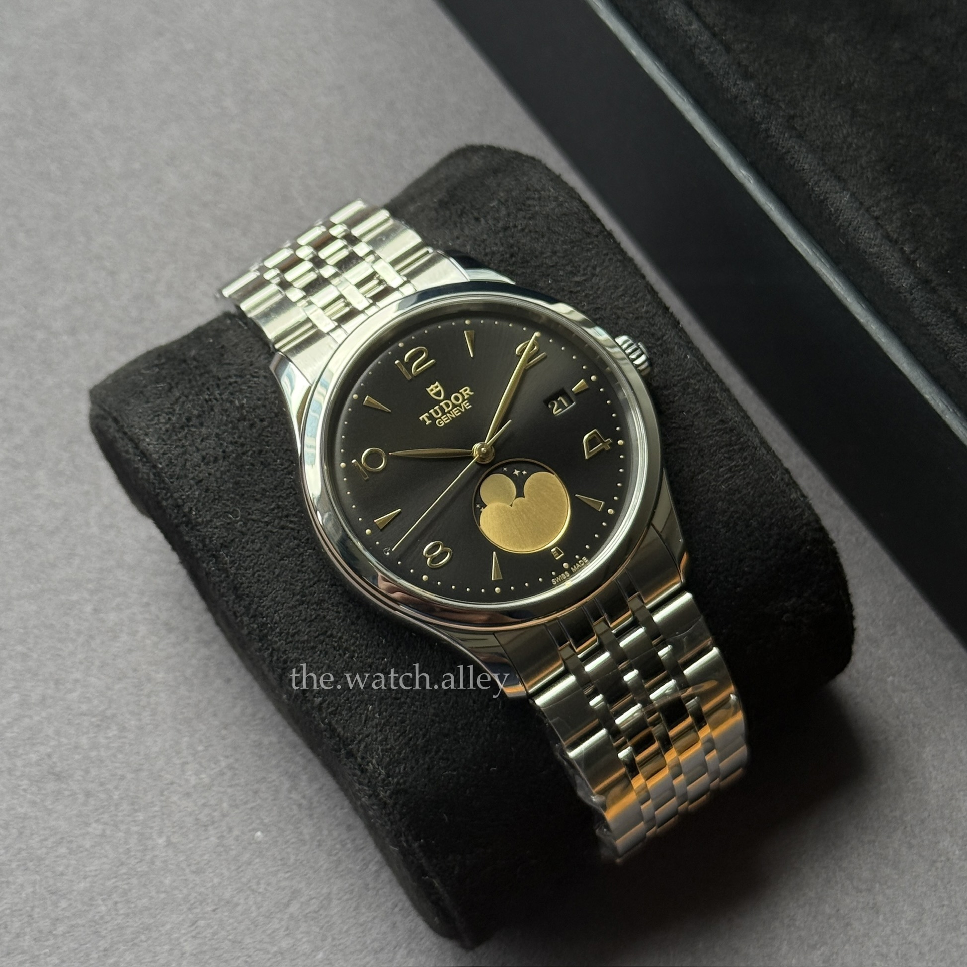 Tudor Tudor 1926 Luna - Black & Gold Moonphase 39mm - M91560-0003