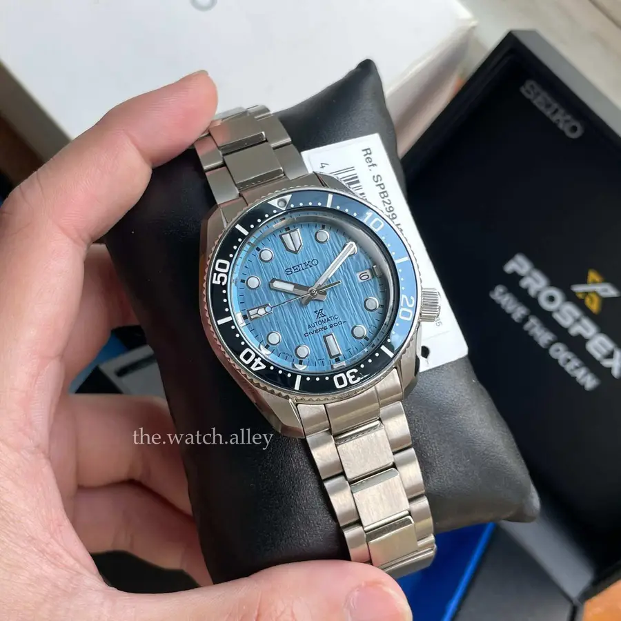 Seiko Seiko Prospex MM200 - “Glacier Dial” Ice Blue SPB299 / SPB299J1 - Save The Ocean 1968 Diver’s Modern Re-interpretation